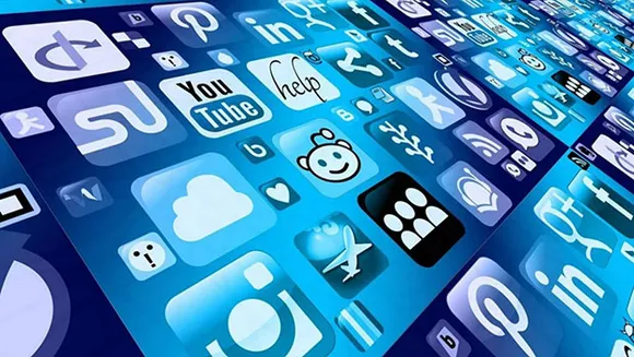 The Social Media Renaissance: A Refreshing Voyage into a Brave New Digital World